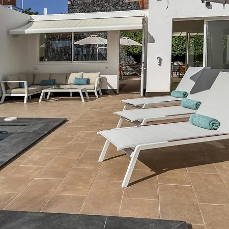 Вілла Exklusive Mit Beheiztem Pool In