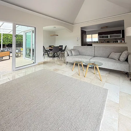 Вілла Exklusive Mit Beheiztem Pool In *