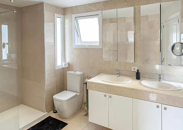 Exklusive Mit Beheiztem Pool In Адехе