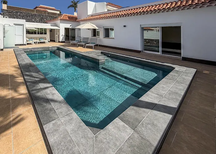 Exklusive Mit Beheiztem Pool In Villa Costa Adeje (Tenerife)