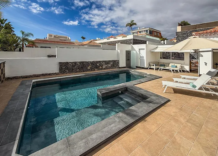 Exklusive Mit Beheiztem Pool In *