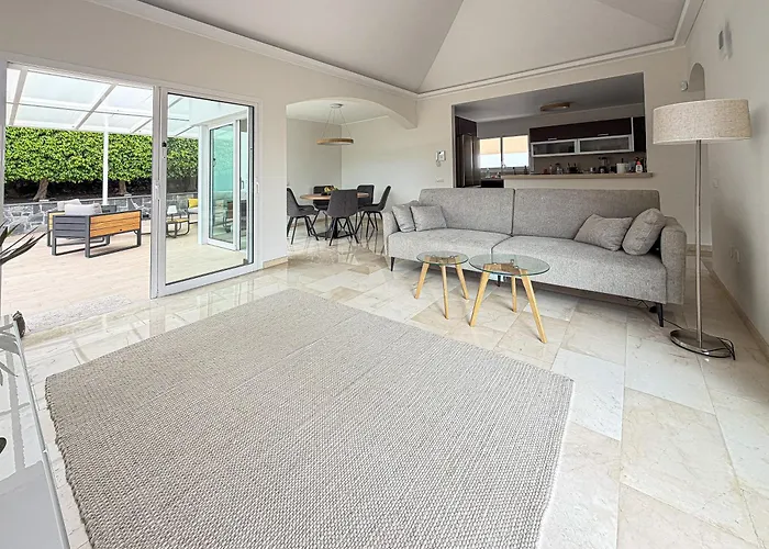 Villa Exklusive Mit Beheiztem Pool In *