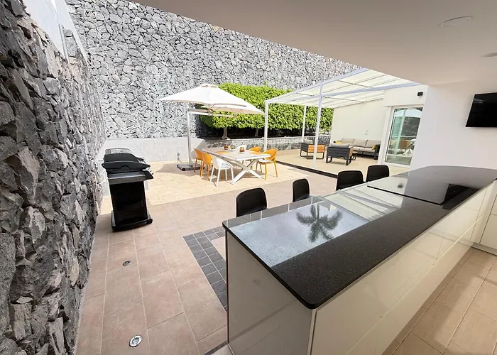 Villa Exklusive Mit Beheiztem Pool In *